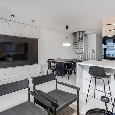Stunning In With Wifi Apartman